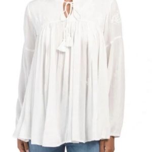 2 For $25 💙 Rachel Zoe peasant embroidered top 🩵